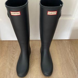 Matte Navy Tall Refined Hunter Rain Boots size 6